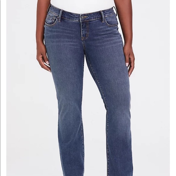 NEW Torrid RELAXED BOOT JEAN - VINTAGE STRETCH - Picture 2 of 4